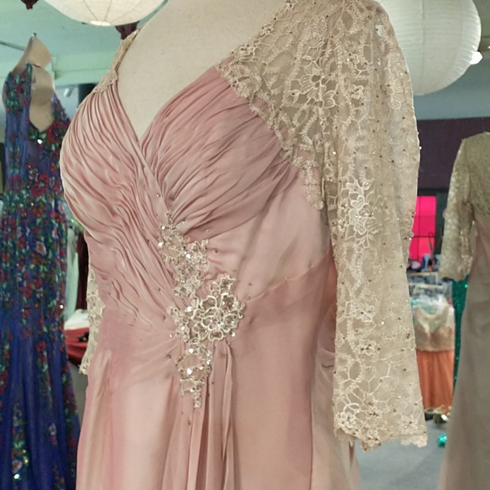 Val Stefani Couture MOB - Picture 3 of 5